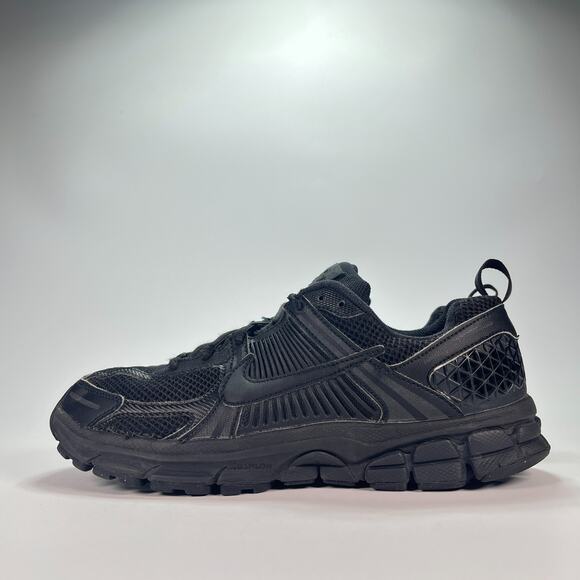 Nike Zoom Vomero 5 Triple Black Lace Up Running Shoes HF6998-001 Youth Size 7Y - Picture 4 of 11